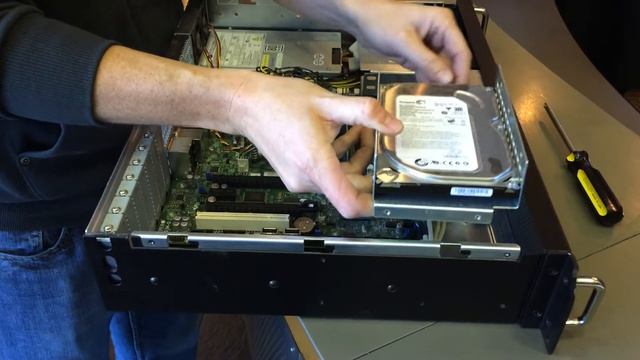 MBX Systems Server: Hard Drive Removal/Install смотреть онлайн