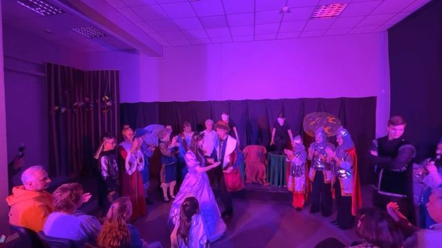 Спектакль "Невероятная история короля Дерамо" с Олесей Тараненко в роли второго министра - Панталоне смотреть онлайн