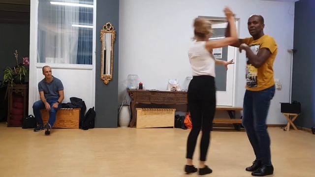 Salsa Figure Intermediate Salsa NY Style Tutorial Julio y Cori Dance Salsa #4 смотреть онлайн