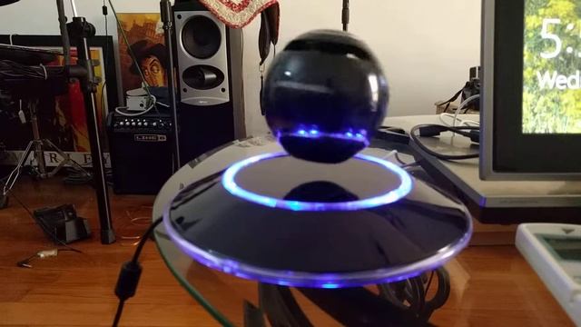 Levitating Bluetooth speaker смотреть онлайн