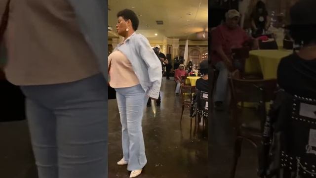 Chicago Stepping at the Grand Ballroom Ms.V and a nice Gentleman. смотреть онлайн