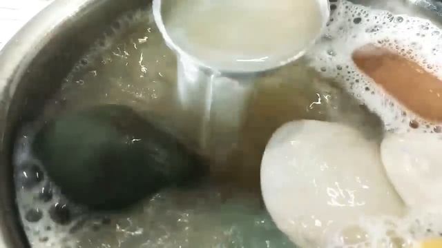 How to CLEAN BEAUTY BLENDERS / SPONGE | Deep Cleaning | How to Disinfectant Sponge |SWATI BHAMBRA смотреть онлайн