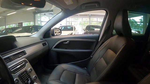 Volvo V70 D4 AWD AUT SUMMUM 181HK NAVI/D-VÄRM/DRAG/VOC -15 смотреть онлайн