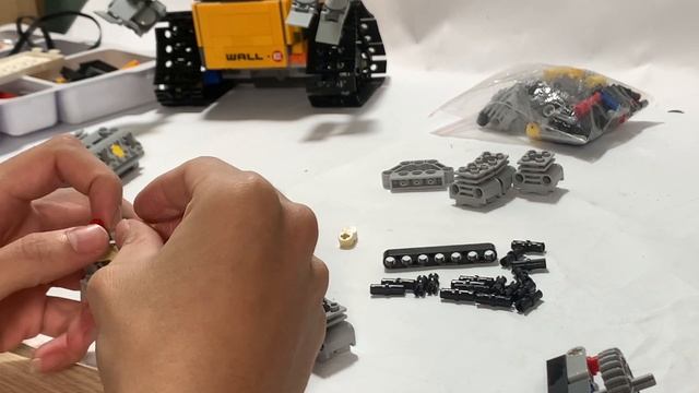 Hướng dẫn lắp ráp động cơ lego V6, tương thích 9686 mở rộng.(How to make a Lego technic V6 engine) смотреть онлайн