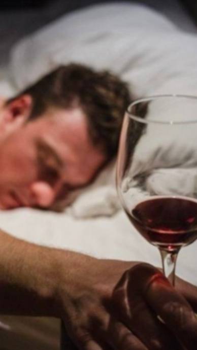 Употребление алкоголя "для сна" делает только хуже смотреть онлайн