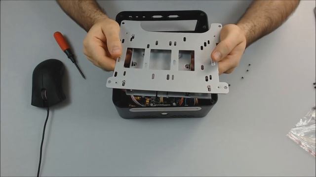 Despachetarea și o privire la carcasa de PC Inter Tech Mini ITX Q5 смотреть онлайн