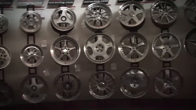 DaiDeGas visita lo stabilimento OZ Racing Wheels смотреть онлайн