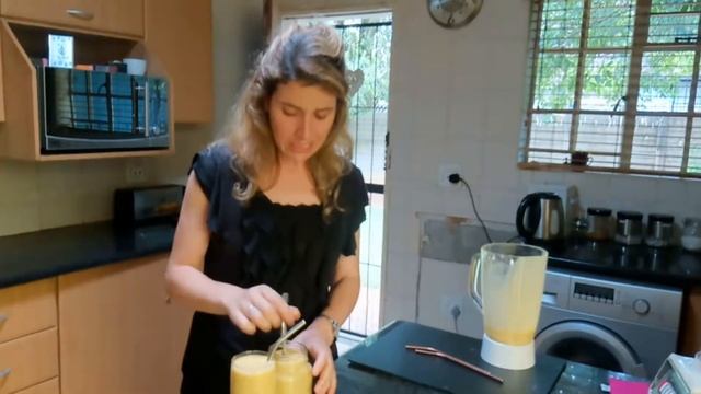 Easy blender smoothie & vegan Parmesan смотреть онлайн