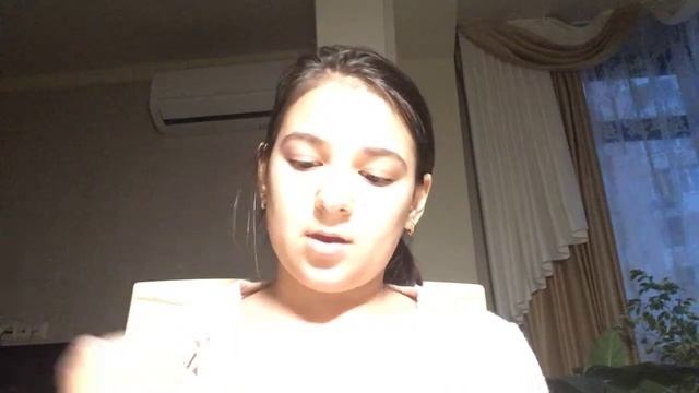 Обзор на блеск для губ банан!!🍌🍌🍌🍌💛 смотреть онлайн
