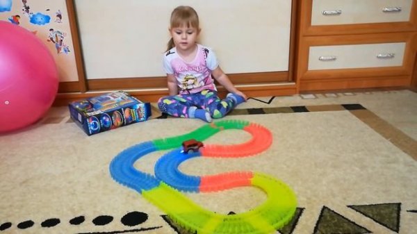 Машина со светящимися Фарами magic tracks Crazy Car