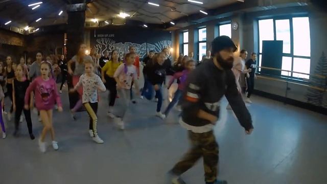 Первый класс у детей по Dancehall от Vobra смотреть онлайн