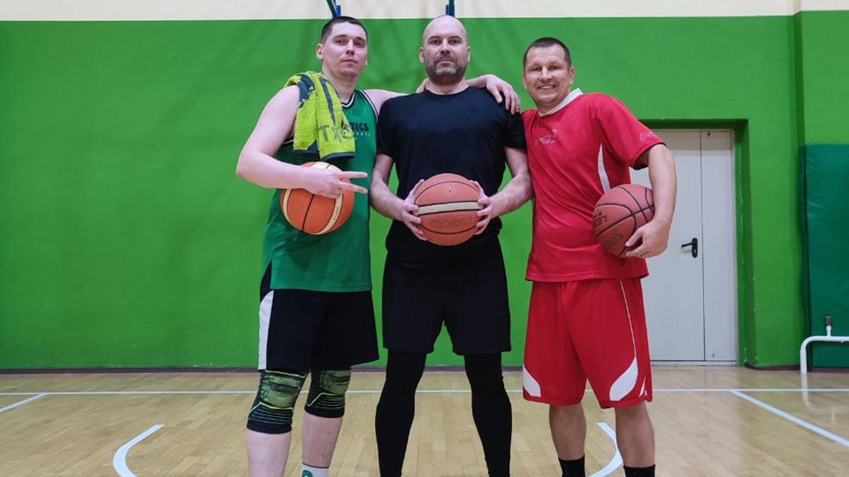 Трамп беременный в 16. Николай Василенко на тренировке в 14 школе 04.03.2025 смотреть онлайн