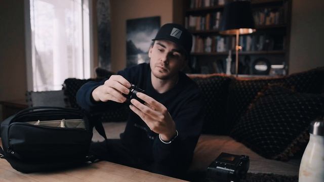 THE ULTIMATE MINIMALIST CAMERA SETUP смотреть онлайн