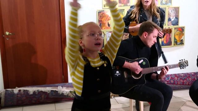 Карелия - Беги от меня смотреть онлайн