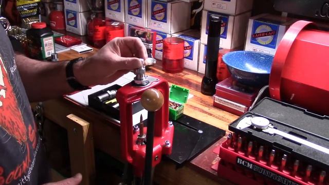 Lee Beginning Reloading, 223/5.56, Video 25, Seating the Sierra #1455 Bullet to 2.250" смотреть онлайн