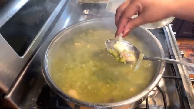 Desayuna con migó trocitos de carne en salsa verde/Frijolitos смотреть онлайн