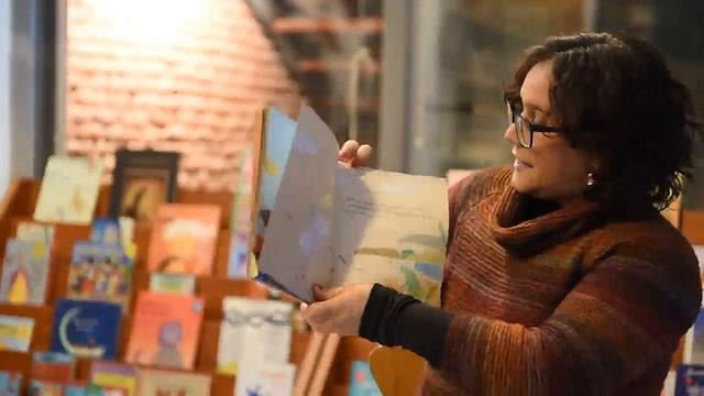 Un señor muy recto y una señora con muchas curvas смотреть онлайн