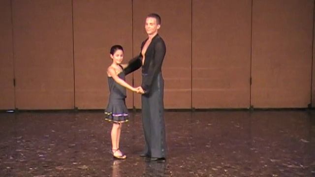2012 Ballroom Showcase Isabella and Emma.MOD смотреть онлайн
