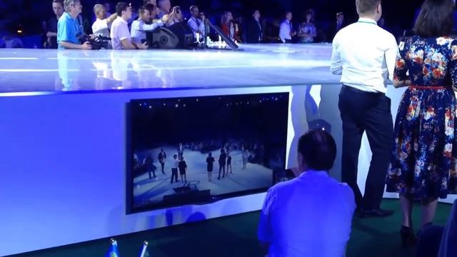 Ольга Ларионова получает ключи от 100-го Мерседеса от LR смотреть онлайн