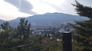 Смотровая площадка: вид на Алушту.