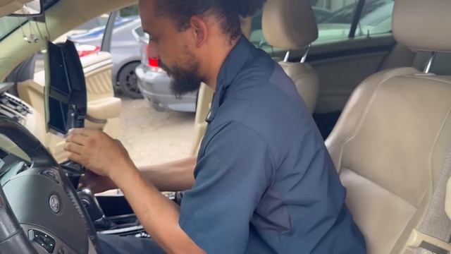 If You Rush The Mechanic, He Might Mess Up смотреть онлайн