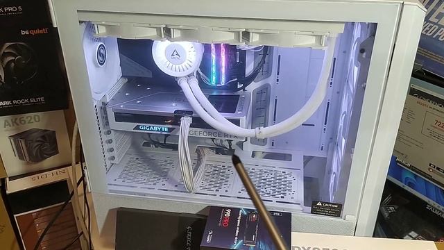 Компьютер Вячеслава на подешевевшем Core i5-14600K с холодной RTX 4070Ti Super EAGLE ICE в Lancool 3 смотреть онлайн