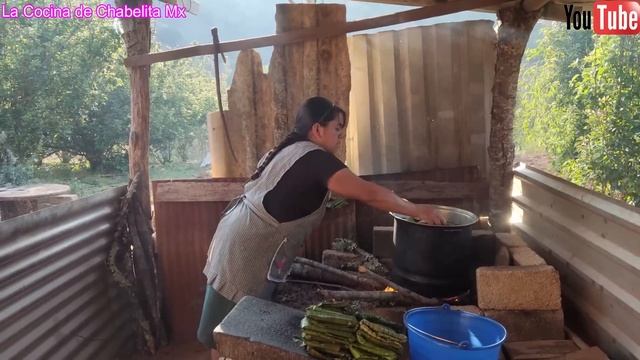 😋😋Con ricos tamales consiento a mi esposo e hijos mientras siembran maíz en el campo 😀😀 смотреть онлайн