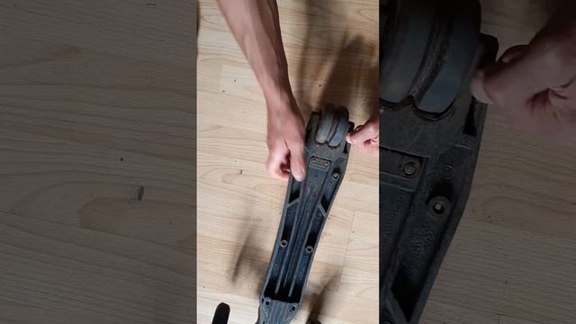 MAXI MICRO REAR WHEELS REPLACEMENT смотреть онлайн