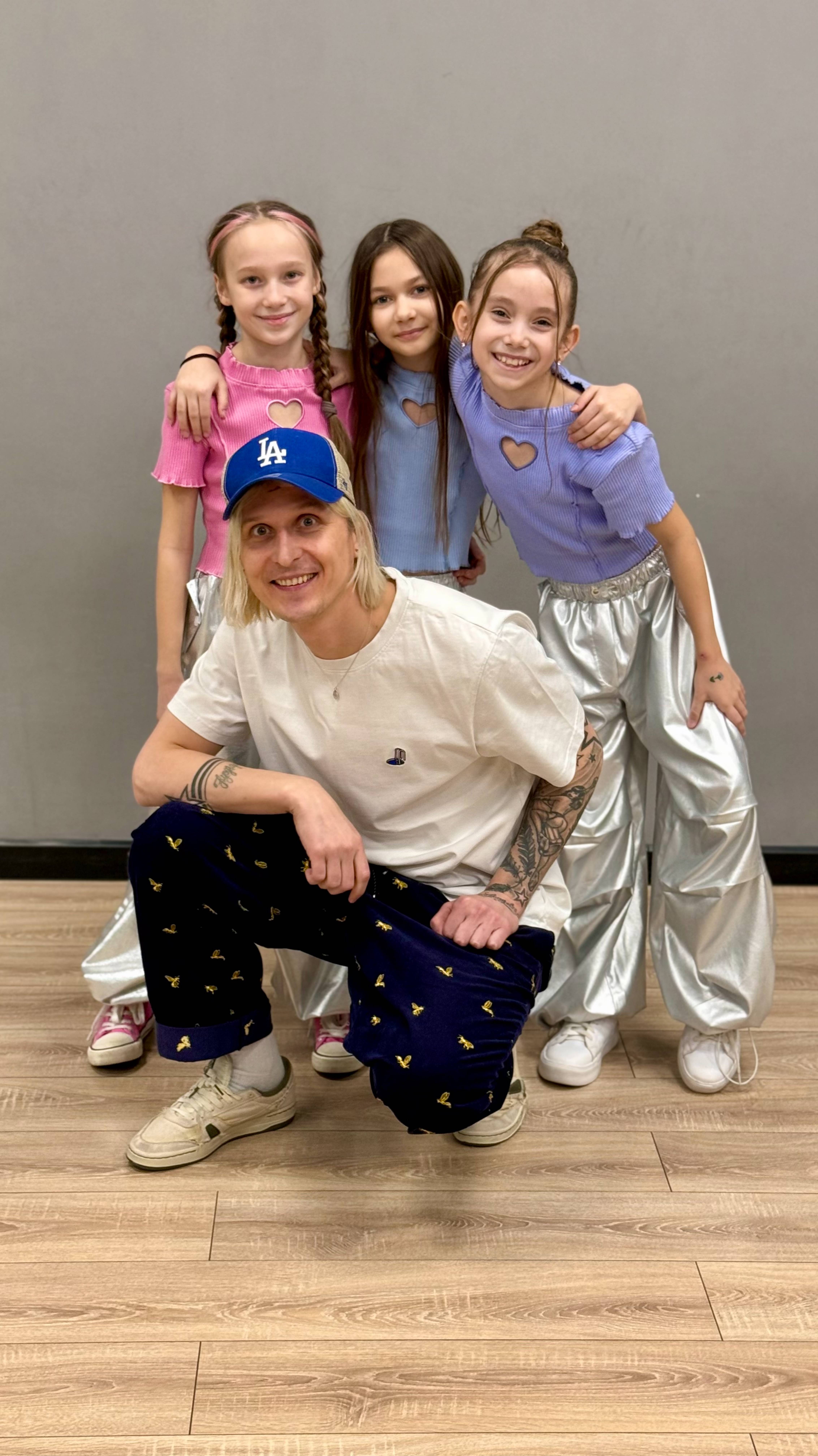 На хореографии с победителем шоу "ТАНЦЫ" на #ТНТ Максимом Нестеровичем смотреть онлайн