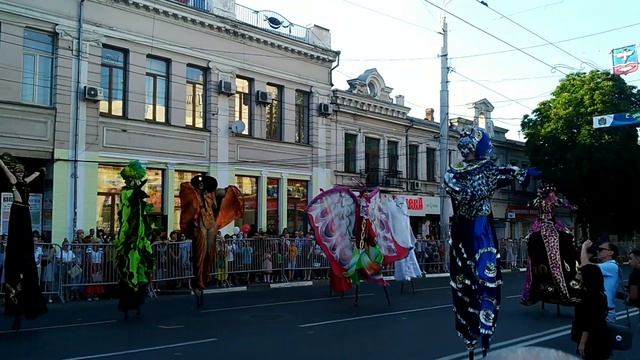 День города Симферополь. Великаны смотреть онлайн