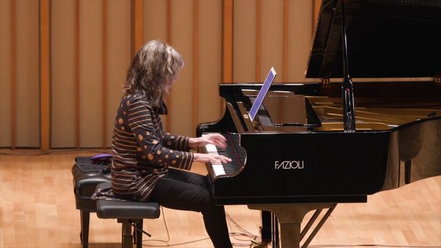 Vicki Ray plays Gyorgy Ligeti's Capriccio #2 смотреть онлайн