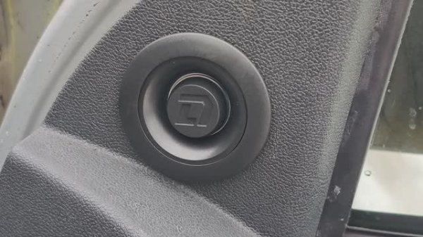 Замена твиттеров в Рено Дастер на DL Audio  Raven Easy Install Neo Tweeter V.2