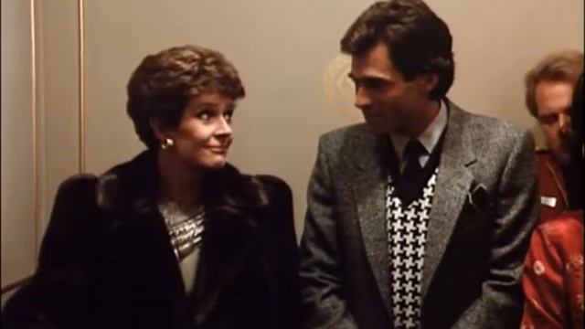 35 Hotel women in fur coat смотреть онлайн