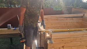 Как идеально собрать стены на брусовом доме по вертикали.