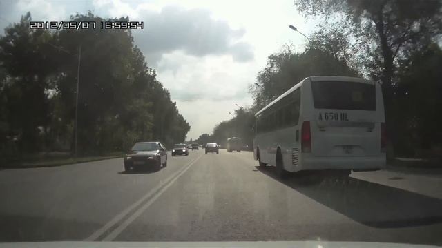 Наглый водитель автобуса в Алматы смотреть онлайн