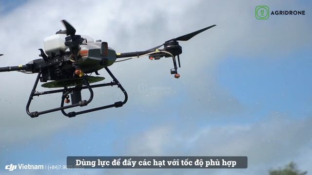 Đánh giá máy bay phun thuốc trừ sâu DJI T10 199 triệu ✅ Phân bón, rải thức ăn cho tôm | AGRIDRONE смотреть онлайн