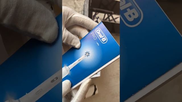 UNBOXING the Oral-B PRO 3 смотреть онлайн