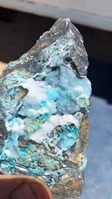 Gem silica ,Planet mine,Arizona.#minerals #mineralcollection #rockhounding #arizona #gems #gemstone смотреть онлайн