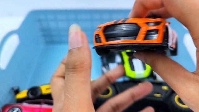 Box Full Of Diecast Cars - Ferrari, Chevrolet, Toyota, Lamborghini, Brabus, Lexus, Porsche, Mercede смотреть онлайн