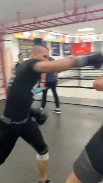 Данила - Атилла vs Матвей Соловей, не жалеет друга boxing #спорт#бокс #gym #ufc #акотянаработе #ne смотреть онлайн