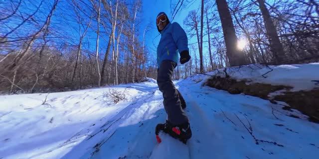 Нашли ещё немного снега