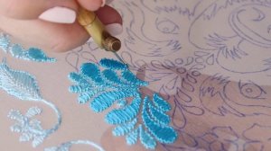 Часть 3. Вышиваю мишку люневильским крючком и рассказываю историю люневильской вышивки.