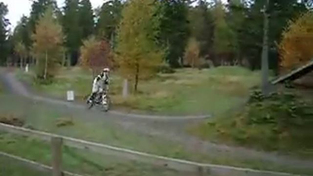Baz on box at glentress park trying to manual 1 смотреть онлайн