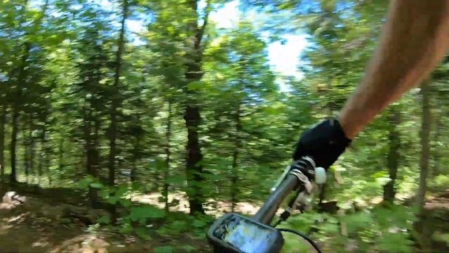Vélo de montagne au Parc Régional de Val-David-Val-Morin смотреть онлайн
