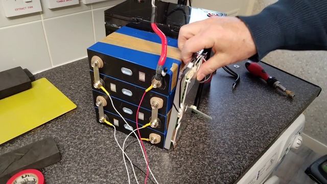 Upgrading the Eco-Worthy 12V 100Ah BMS unit смотреть онлайн