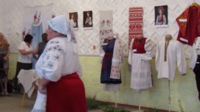 04.06.2016 Анастасія Чумаченко, виставка Традиційний народний одяг різних регіонів України» смотреть онлайн