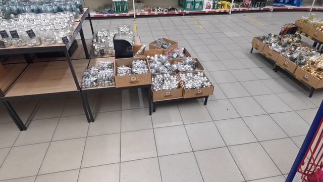 ⛄Создаём новогоднюю атмосферу🎅Гуляем в магазине. Нарядили нашу ёлочку🥰