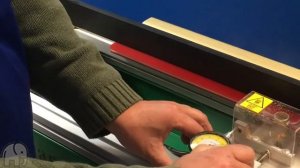 Станок для заточки ракельного полотна в трафаретной печати