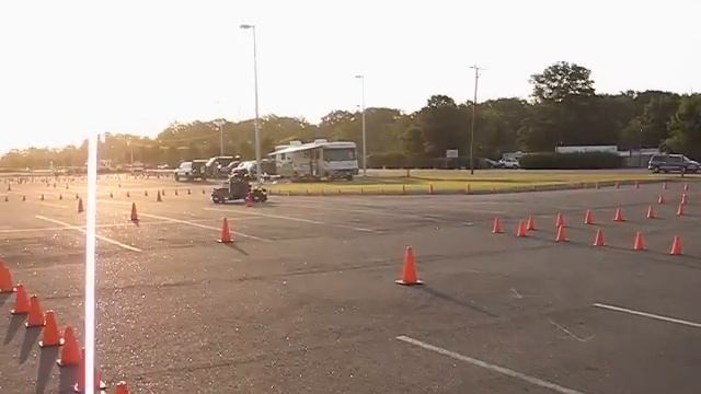 Khedive Mini 18-Wheelers -Obstacle Course 2 смотреть онлайн