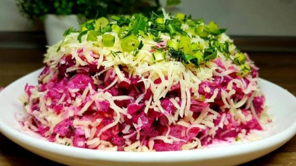 За рецептом этого САЛАТА охотятся все хозяйки! Ну очень Вкусный Салат на праздничный стол! смотреть онлайн